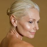 Facelift Older woman following Juvéderm treatment